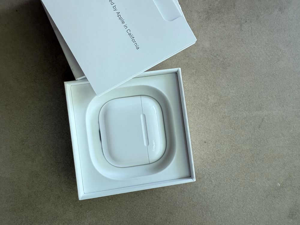 Продается air pods 4