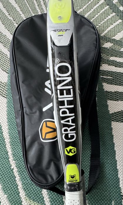 Падел ракета с подарък 3бр.бели топки