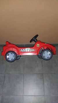 mașină roșie cu pedale