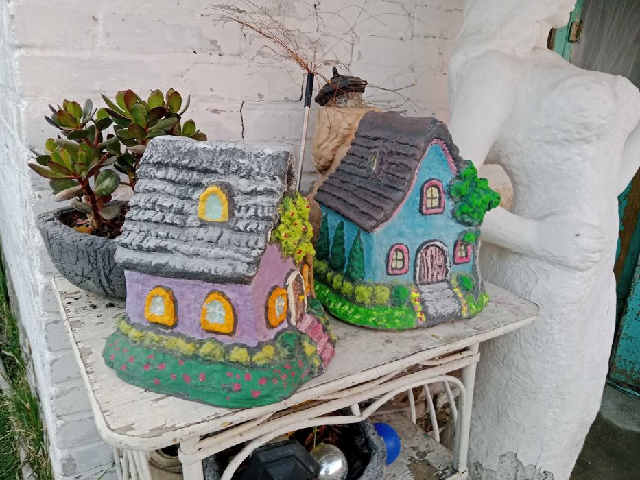 Сказочные домики для украшения двора и сада из цемента.