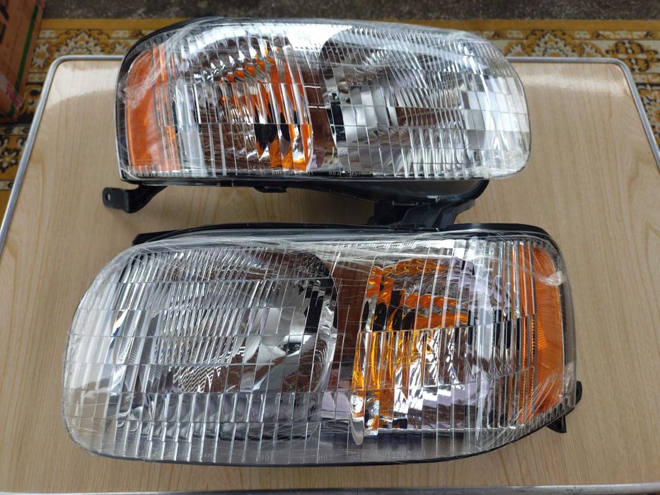 Фарове за Ford Escpe 01-03