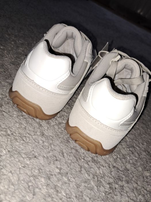 Сникърси велур Oysho