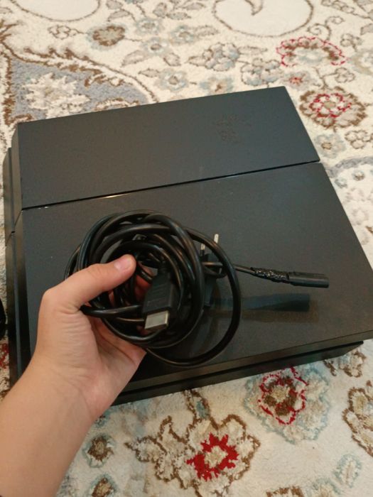 Playstation 4  в отличном состаянии 500 гб
