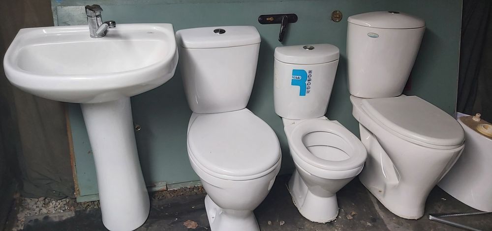 Продам унитазы, раковину тюльпан в идеальном состоянии без трещин