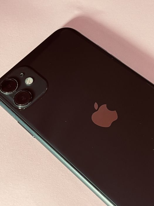 Iphone 11. В хорошем состоянии смотрите описание.