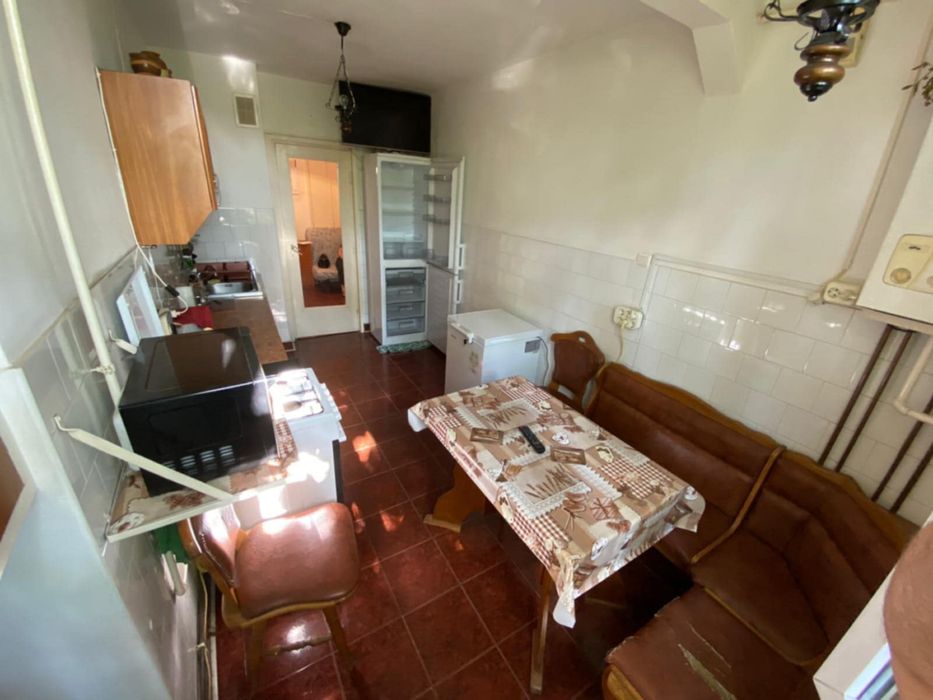 Vand apartament 54m2, 2 camere, decomandat, etaj 2, de la proprietar