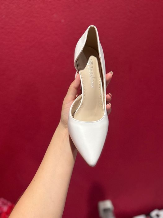 Елегантни обувки с тънък нисък ток