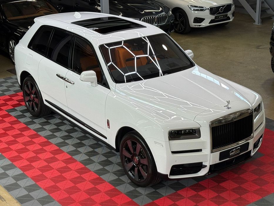 Rolls-Royce Cullinan Rolls-Royce Cullinan Mandarin TV Bespoke HUD 360° Panorama