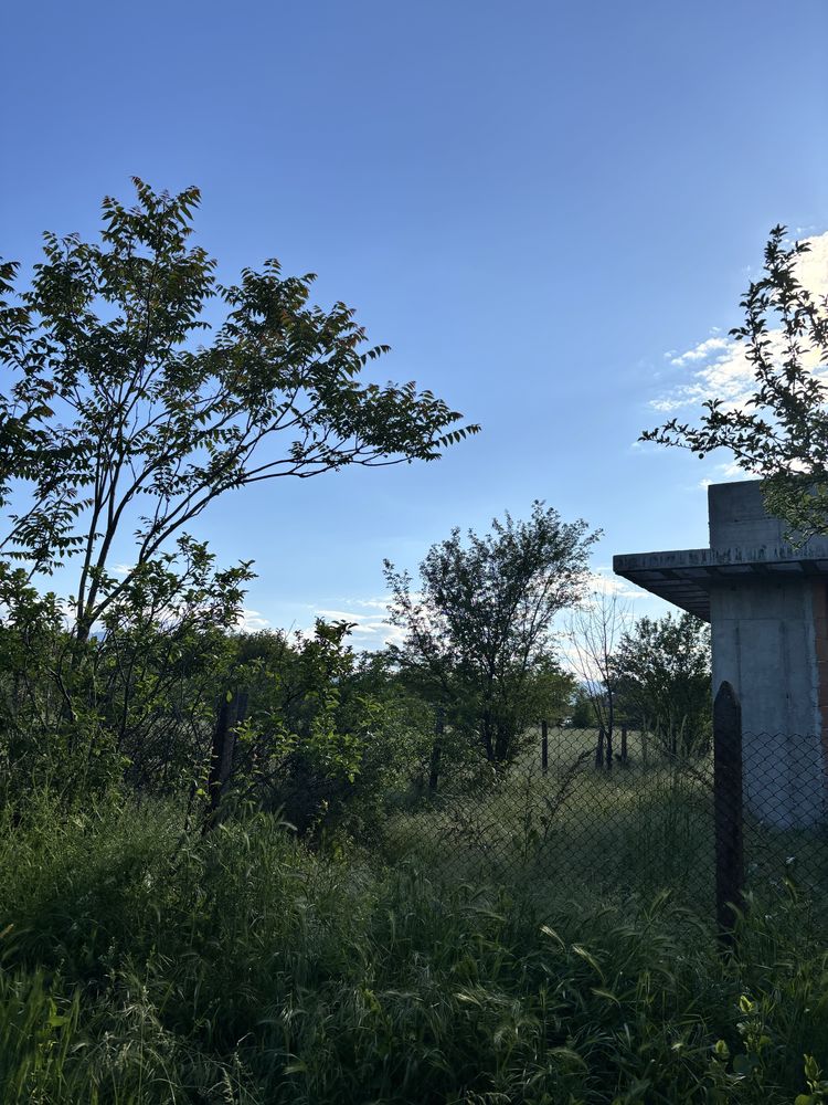 Парцел с площ 1500кв.м.