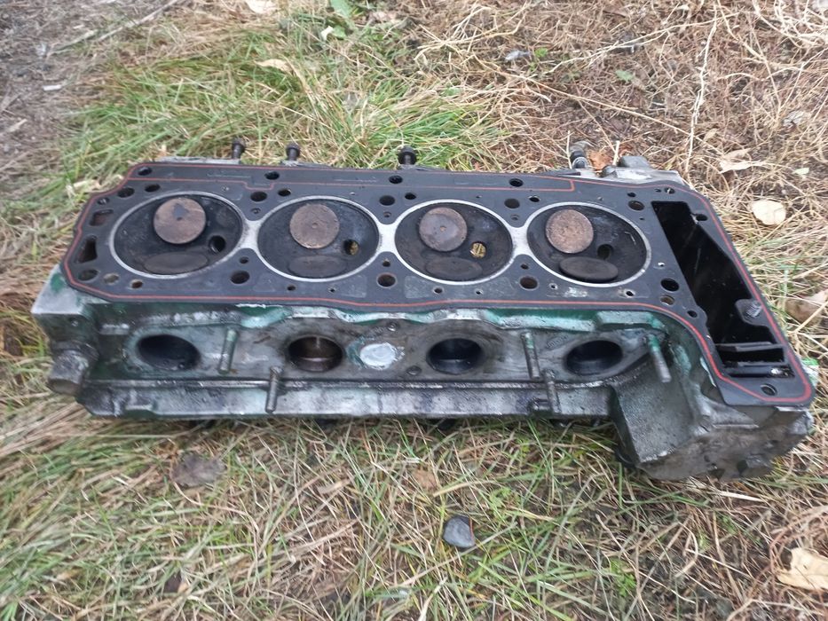 Головка блока цилиндров на мерседес  102 двигатель,  2 литра.