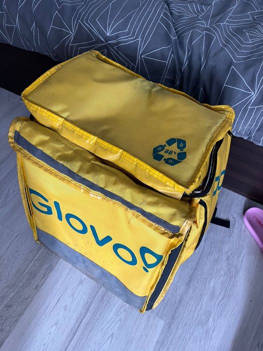 Ghiozdan glovo folosit ieftin