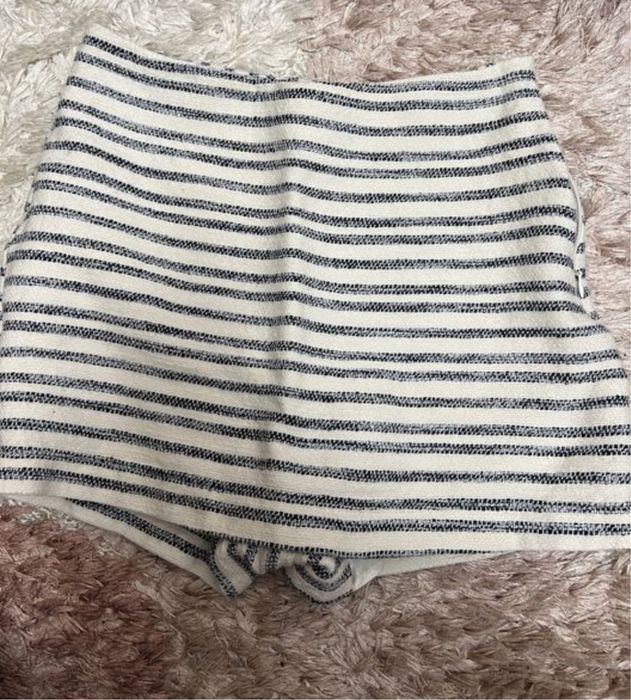 Pantaloni scurti Zara