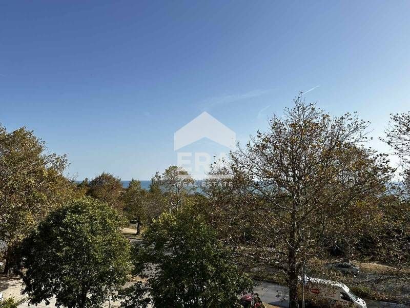 Четиристаен апартамент за продажба, с морска панорама, в новопостроена