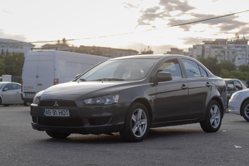 Vând mitsubishi lancer