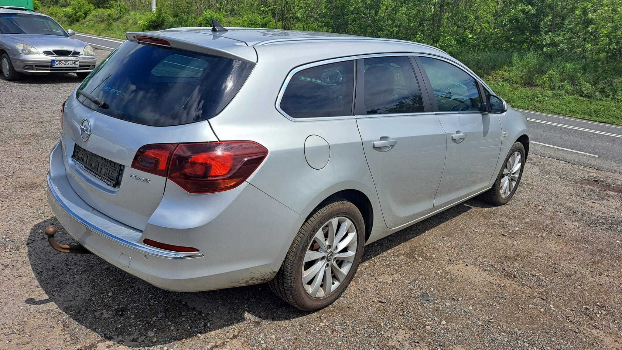 Opel Astra J 2014 210000KM 1.6d-136cp Avariat