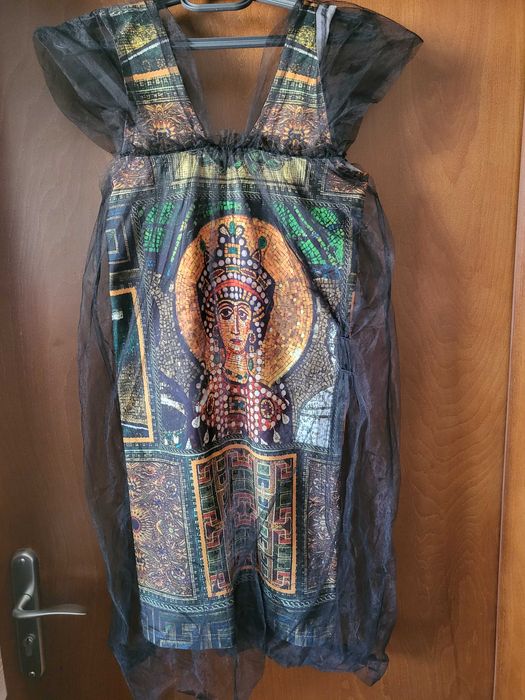 Шарена рокля с тюл