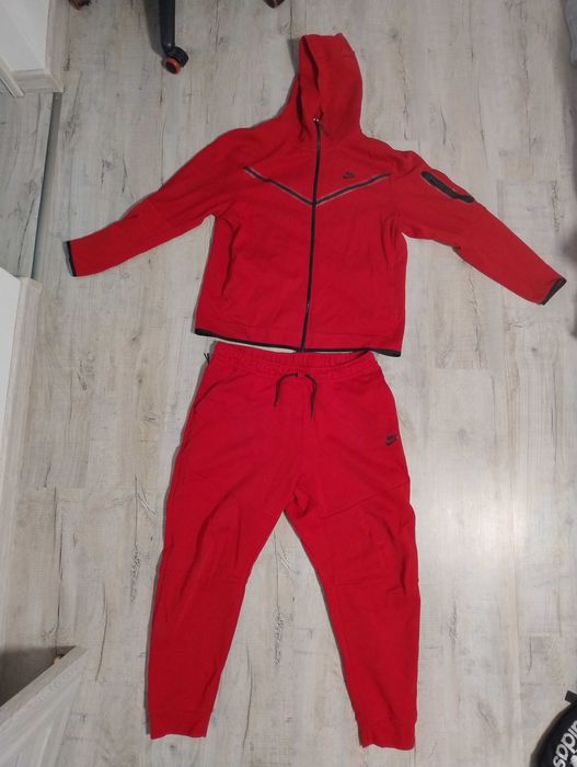 Nike tech fleece roșu