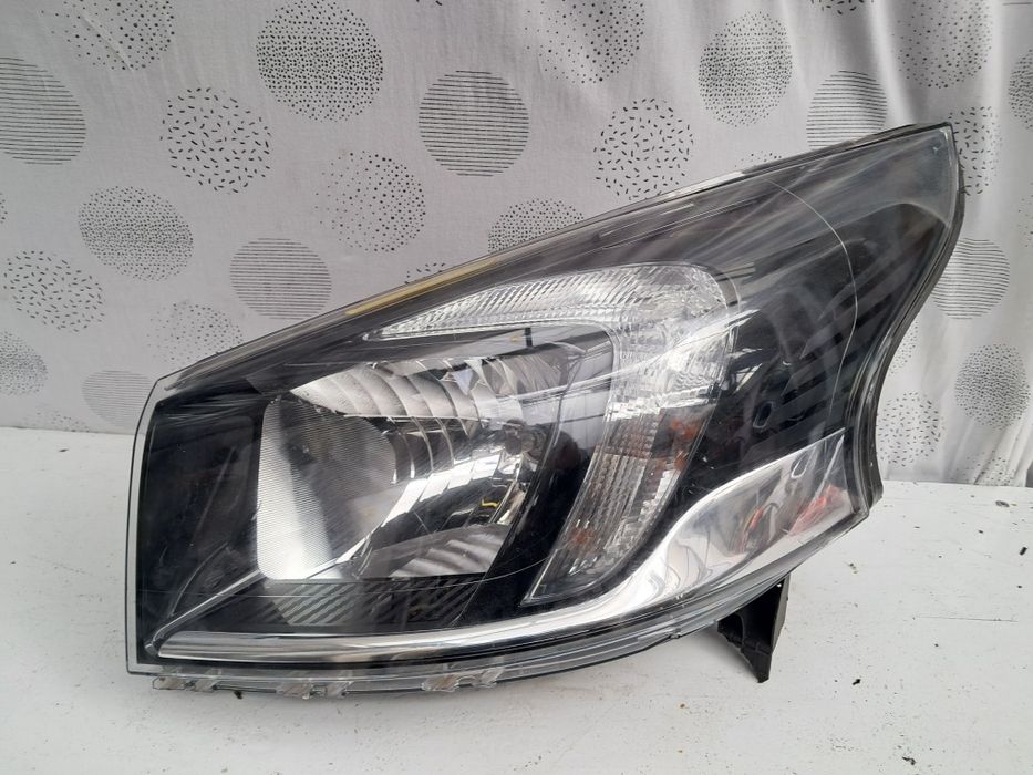 Фар Opel Vivaro  60лв