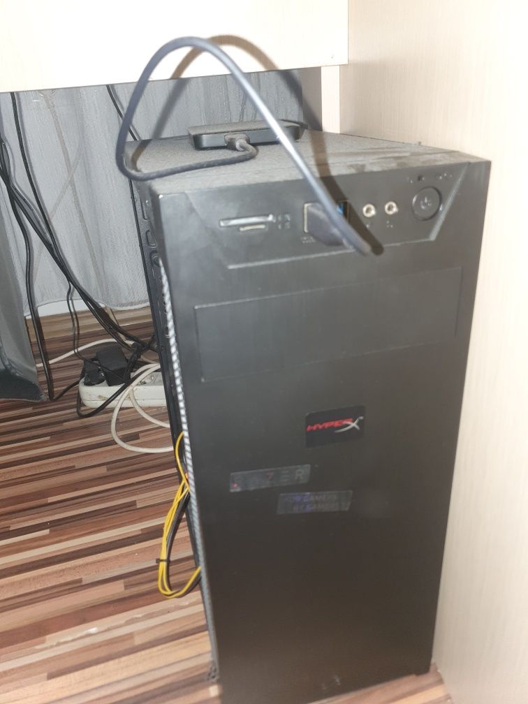 Vând calculator cu monitor de gaming