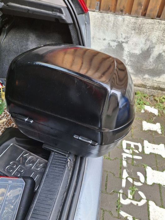 Vând top case moto