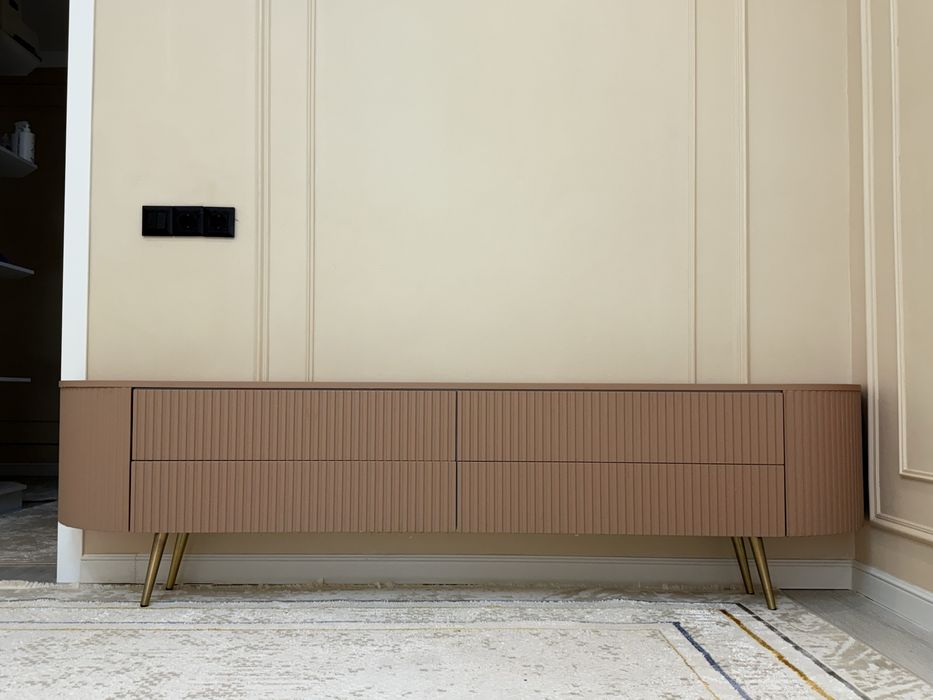 Продается тумба под телевизор, консоль