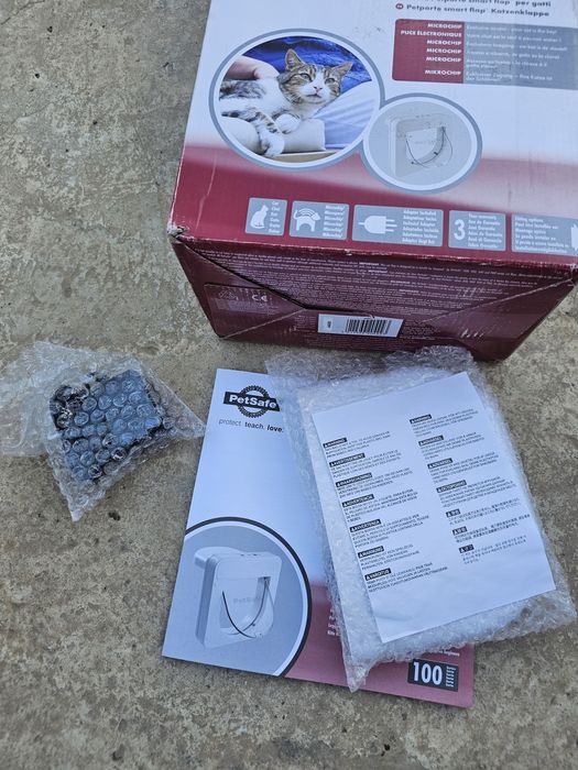 Usa automata cu microchip pentru pisici