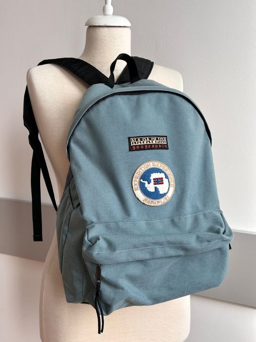 Интересна текстилна раница napapijri