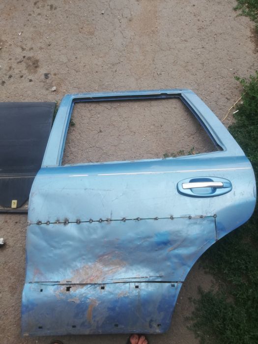 Продам дверь hyundai santa fe 2003 год