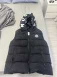 Елек  мъжки moncler XL но отговаря на L
