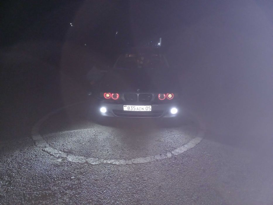 Машина BMW в хорошом состояние