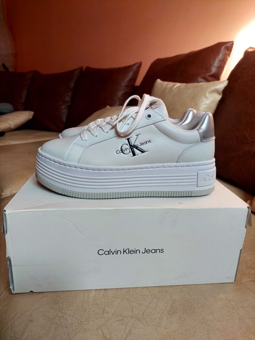 Adidasi albi, originali, noi Calvin Klein nr.39 - 26 cm talpa