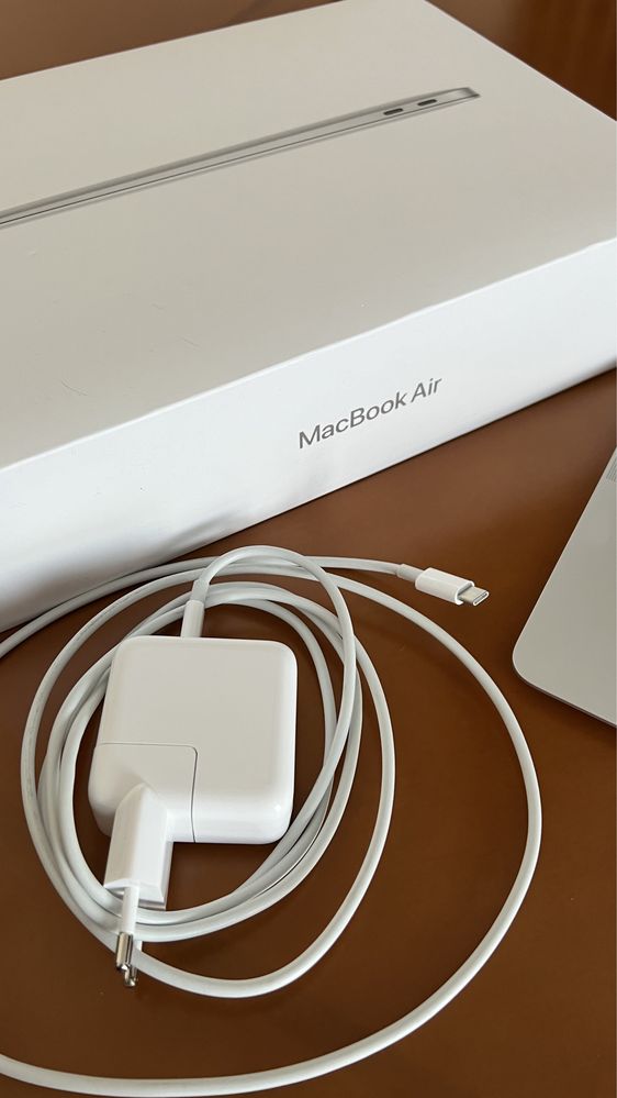 Macbook air M1 8/256гб еще на гарантии