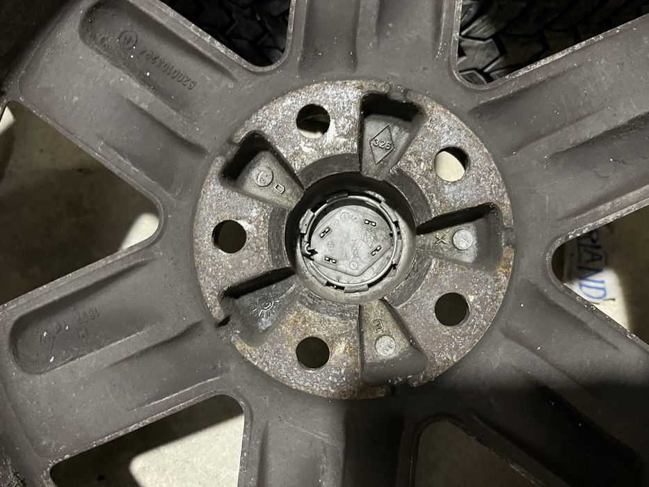 225/55 R17 Гуми с оригинални алюминеви джанти Renault Espase 2011г