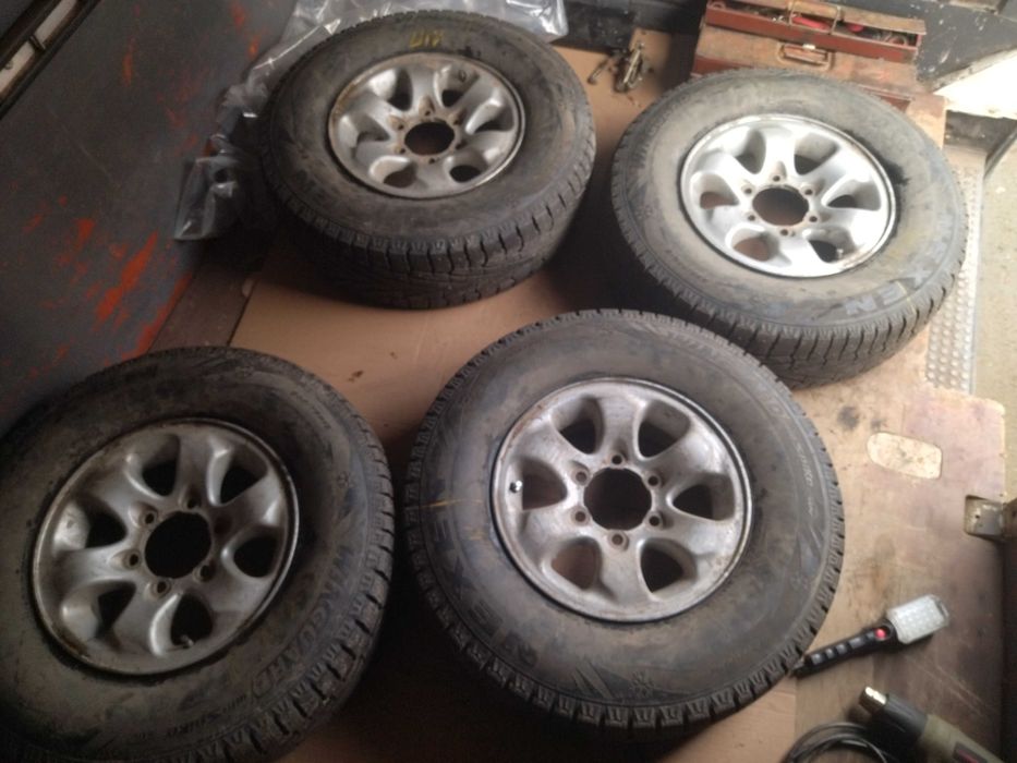 Колеса зимние шипованые б/у Митсубиси Паджеро Делика