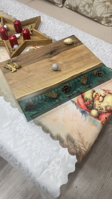 Дъски със епоксидна смола едната е сефора другата орех