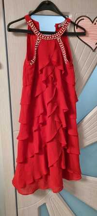 Къса червена рокля с перли