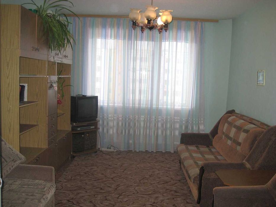 Сдам двухкомнатную квартиру 50кв. Мебель бытовая техника в наличии.