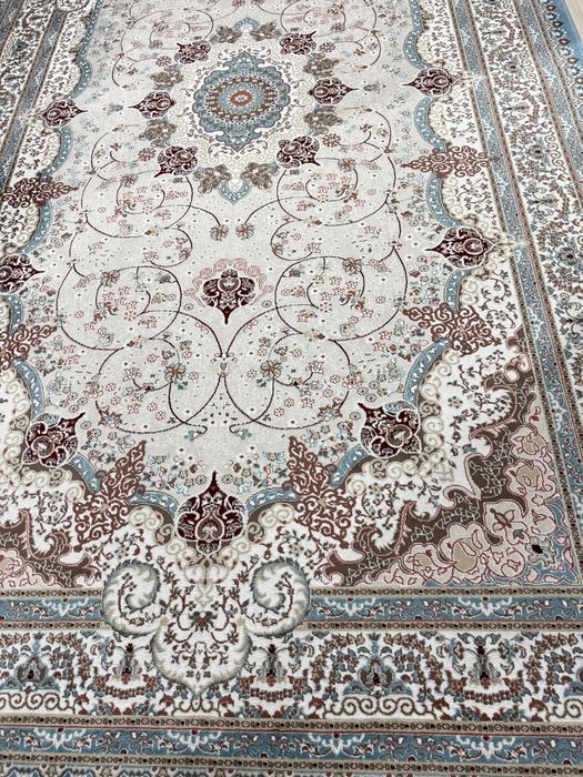 Ковер шелковый в хорошем состоянии