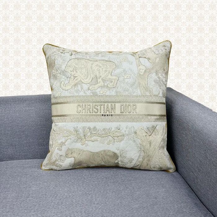 Dior възглавници за декорация