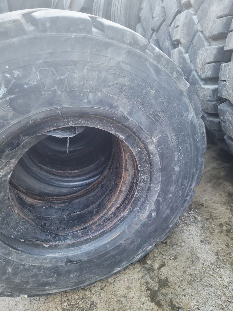 Anvelope Stivuitor Michelin 225/75 R10 (23x9 R10) cu cameră și guler