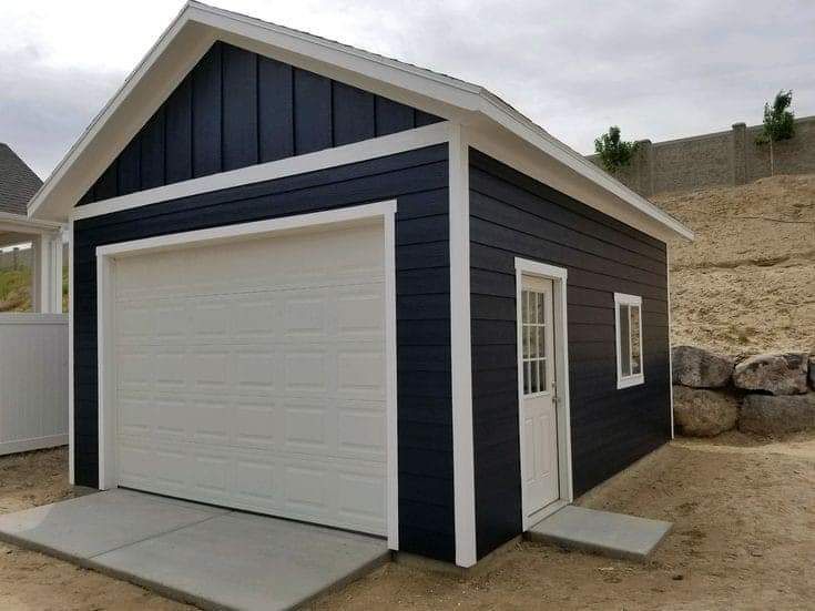 Garaje pe structura metalica si panouri sandwich