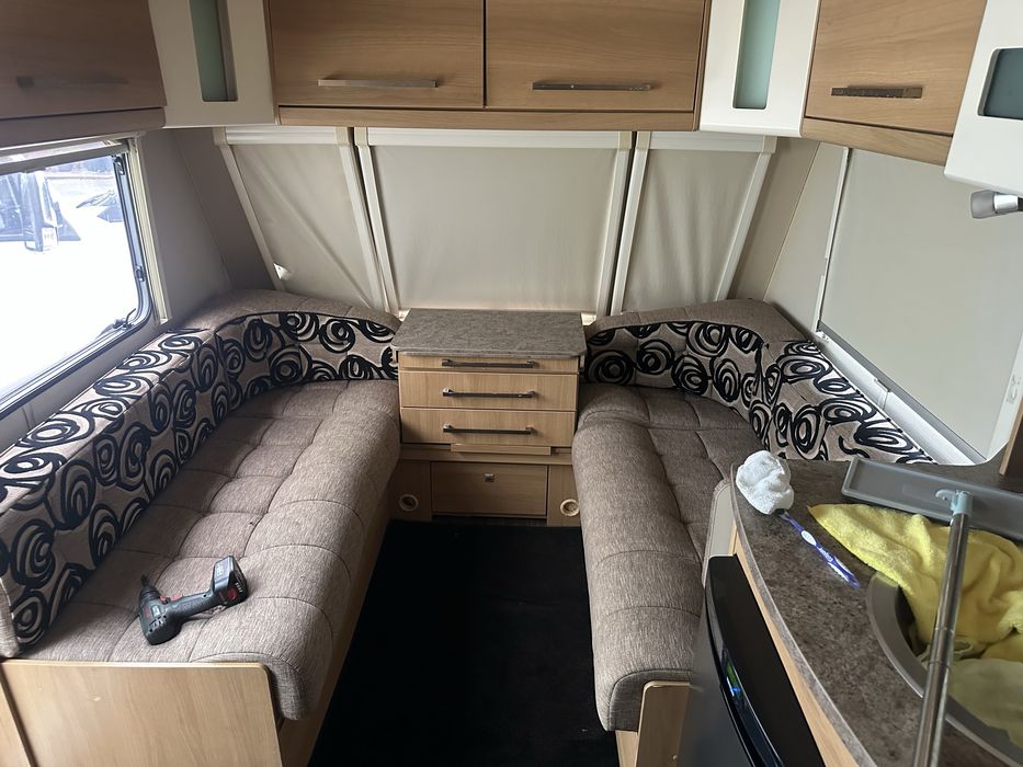 Vand Rulota Elddis Avante 540 An fabricatie 2011, 4-5 locuri de dormit