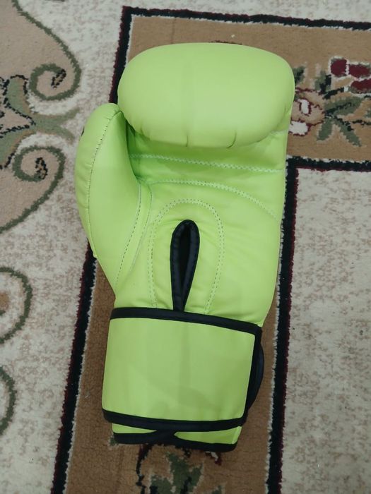 Бокс перчатка Buka