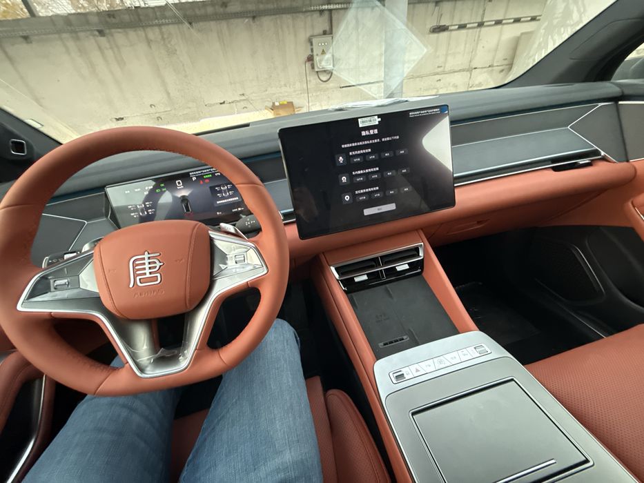 Byd Tang L En full 1.102 л.с notarius