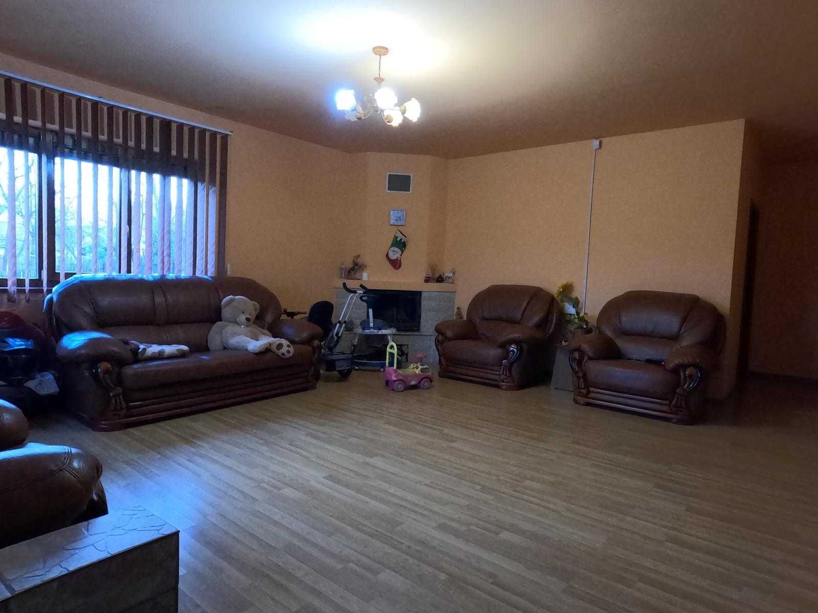 Casa cu 2 camere, 112 mp , teren 4562 mp, la 25 km de Targu Mures