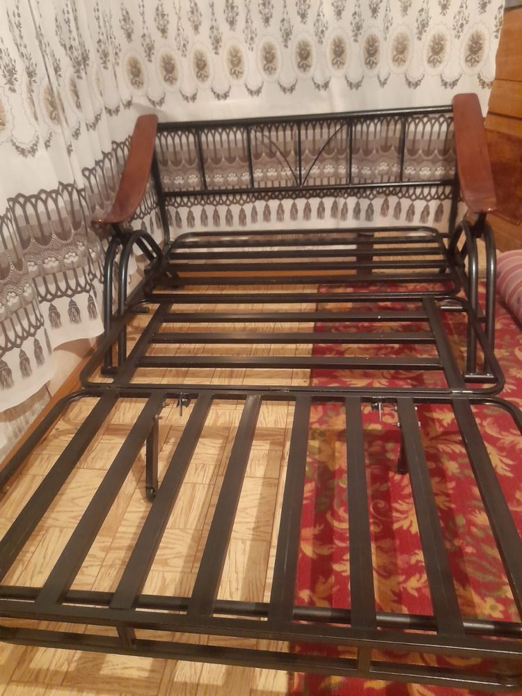 Продам диван металлический