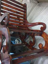 Деревянное кресло качалка