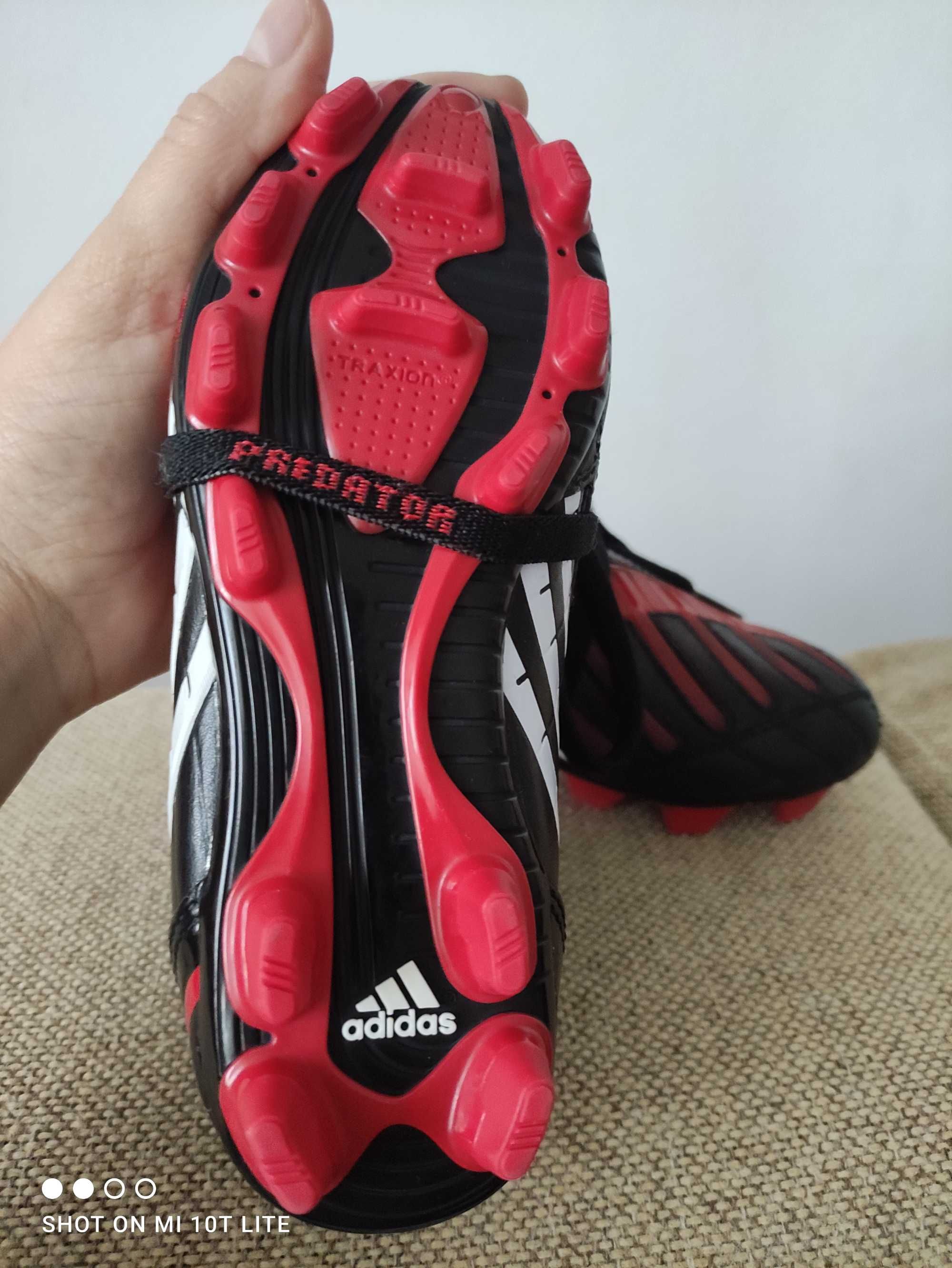 Ghete fotbal Adidas Predator mărimea 29