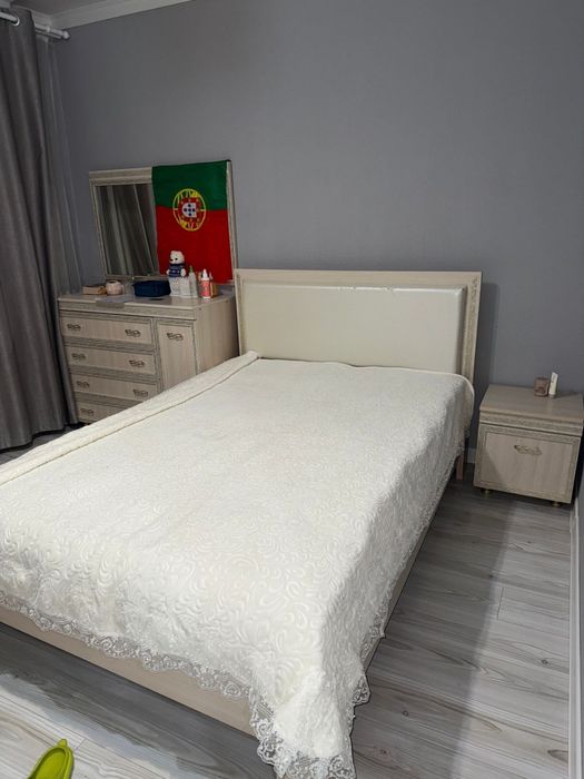 Продается спальный гарнитур