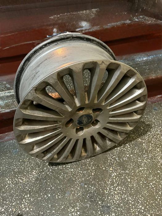 Vând set jante Ford r16
